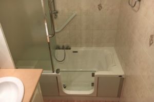 Pose de baignoire à porte avec douche – Saintry-sur-seine